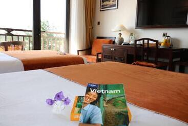 هتل Roxana River Villa