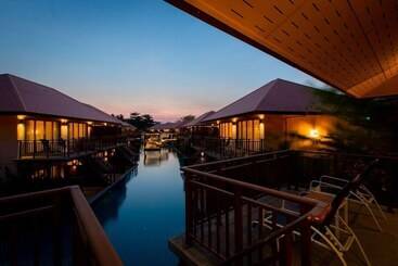 Отель Venice Sea View Resort