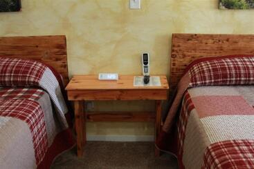 فندق على الطريق Hurricane Hideaway Lodging