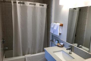 مُتل Manhattan Inn & Suites