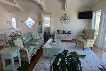 Pierhouse Bed & Breakfast