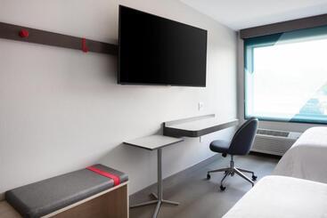 Avid Hotels   Madison   Monona, An Ihg