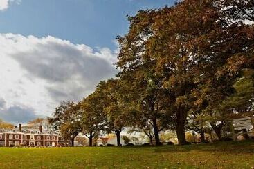 استراحتگاه Eastover Estate & Eco Village