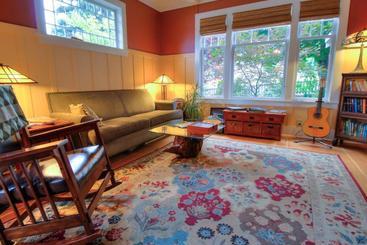 Argyle House Bed And Breakfast