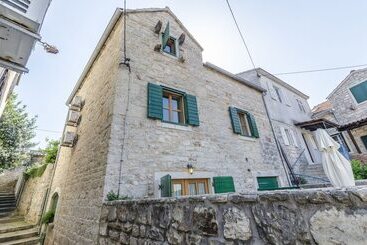 Apartments And Room Lucijo