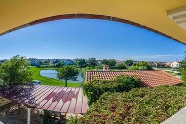 דירות לתיירים Apartments Regi   Marin