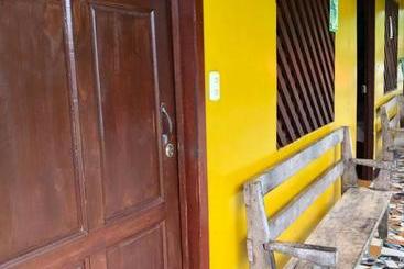 Coconut Hostel B&b