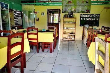 Coconut Hostel B&b