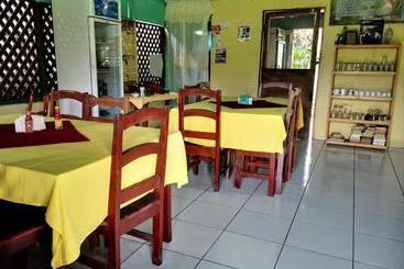 Coconut Hostel B&b