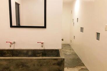 Pig Dive Hostel Moalboal