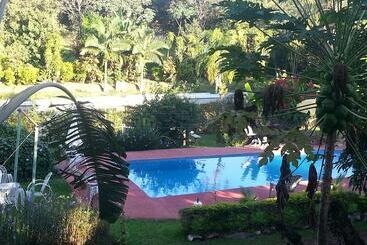 בית מלון כפרי Residencial Amigos