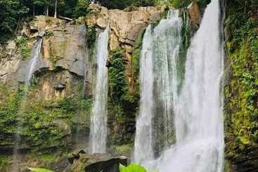 فندق Cabinas D’val