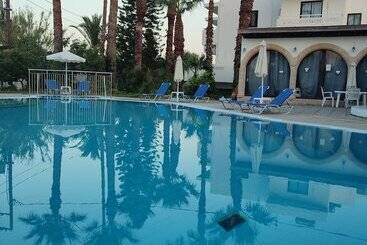 Отель Dolphin Apartments