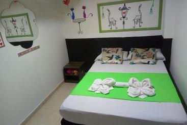 هتل El Amanercer Parque Del Agua Residencia Muy Central