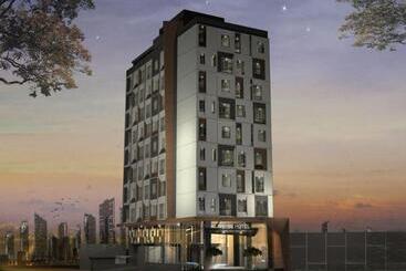 Verse Luxe Hotel Wahid Hasyim