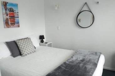 554 Moana Court Motel