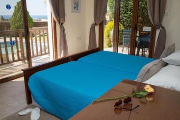 Coral Bay Sunlove Villa