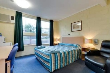 مُتل Enfield Motor Inn