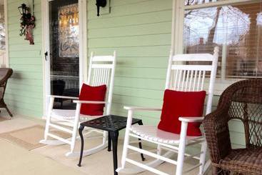 Scarlet Tunic Bed And Breakfast