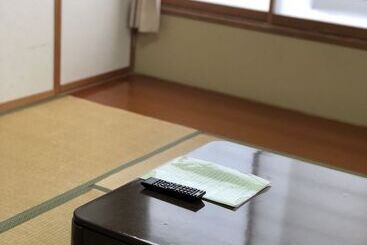 ریوکان Kusatsuonsen Pension Mitomo