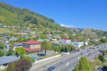 Wakatu Lodge   Hostel