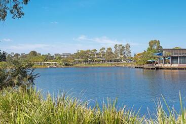 Жильё для туристов Boulevard North Lakes