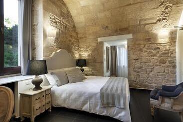 פונדק Itria Palace