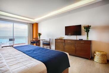 The Paramar Beachfront Boutique Hotel With Breakfast Included Downtown Malecon