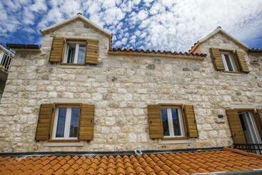 تختخواب و صبحانه Heritage Hotel Dea Hvar