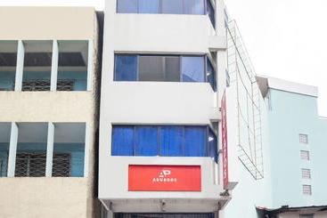 酒店 Aguados Place By Oyo Rooms