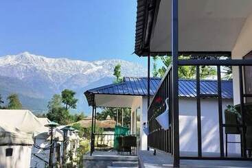 هتل Dev Bhoomi Farms & Cottages