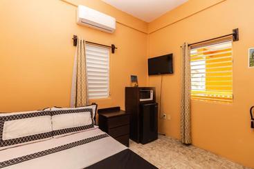 בית מלון כפרי San Pedro Studios And Suites