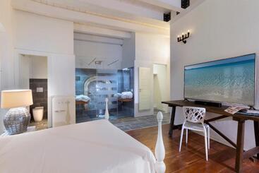פנסיון Cagliari Marina Guesthouse & Lounge