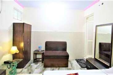 Пансион Central Guest House