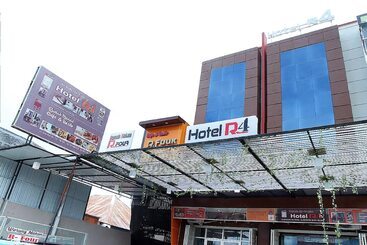 R Four Hotel By Oyo Rooms