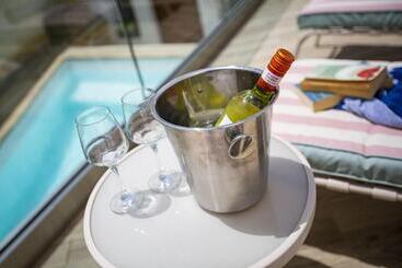 تختخواب و صبحانه Pjazza Suites Boutique Hotel By Cx Collection