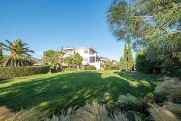 בית מלון כפרי 180 South Seaside