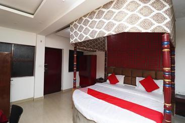 هتل D' Seasons By Oyo Rooms