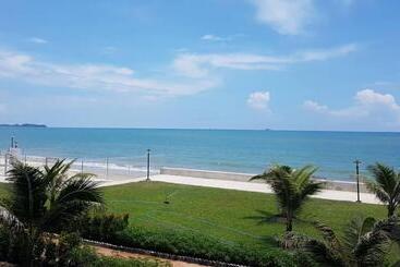 בית מלון כפרי Lotus Seaview Beach Resort