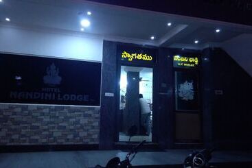 Iroomz Hotel Nandini Lodge