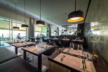 Châtonneyre Hotel & Restaurant