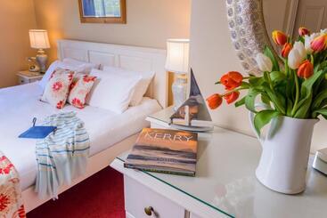 The Moorings Hotel & Seafood Restaurant