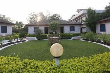 בית מלון כפרי Adb Rooms Corbett Jungle Holiday Spa