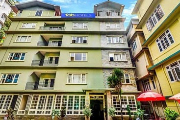 Fabhotel Oak Ridge Retreat