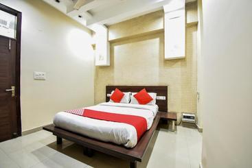 هتل Lords By Oyo Rooms