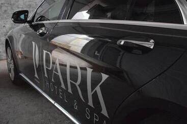 هتل Next Door Park