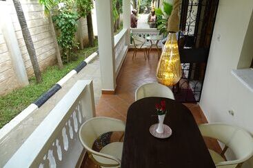 בית מלון כפרי Nyali Parkside Resort