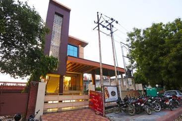 هتل Capital O 19743  Taj Green