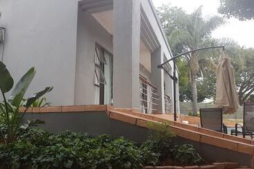 بنسيون Izinga Guest House