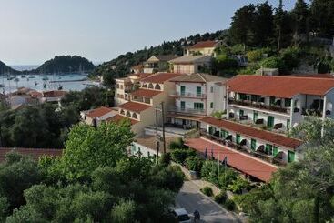 Bastas Hotel & Studios